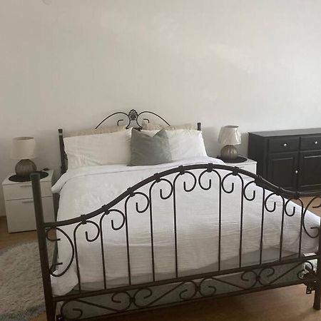 Lovely 3 Bedroom Apartment In Quiet Area W/ Pool Pula Extérieur photo