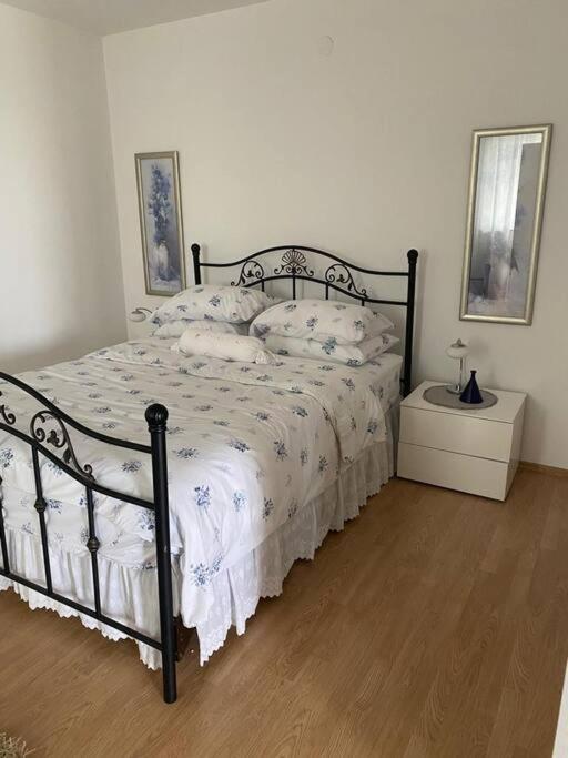Lovely 3 Bedroom Apartment In Quiet Area W/ Pool Pula Extérieur photo